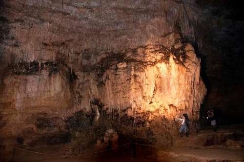 caminata dentro las cavernas de Quiocta 