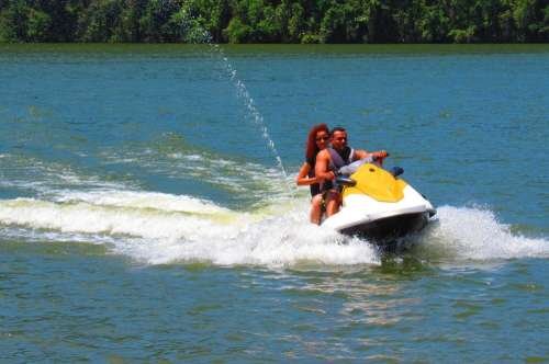 Deporte extremo Moto acuática