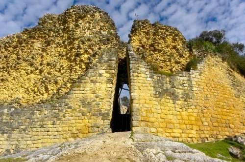 Entrada de la fortaleza de Kuelap
