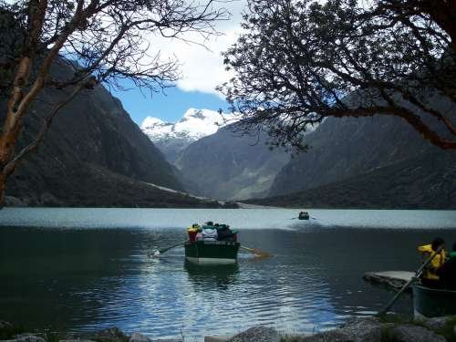 Paseando en Bote en la Laguna Llanganuco Huaraz