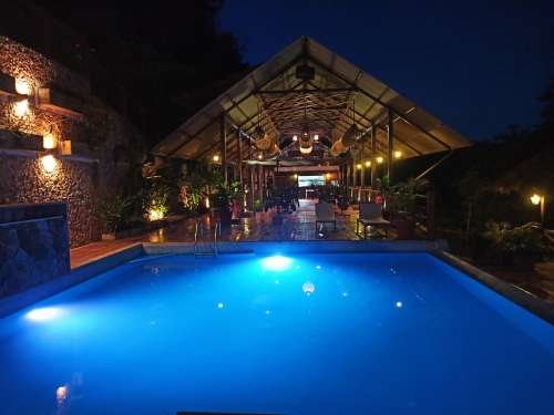 Piscina de noche