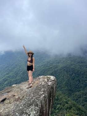 Posando para la foto en el alto shilcayo tour en tarapoto