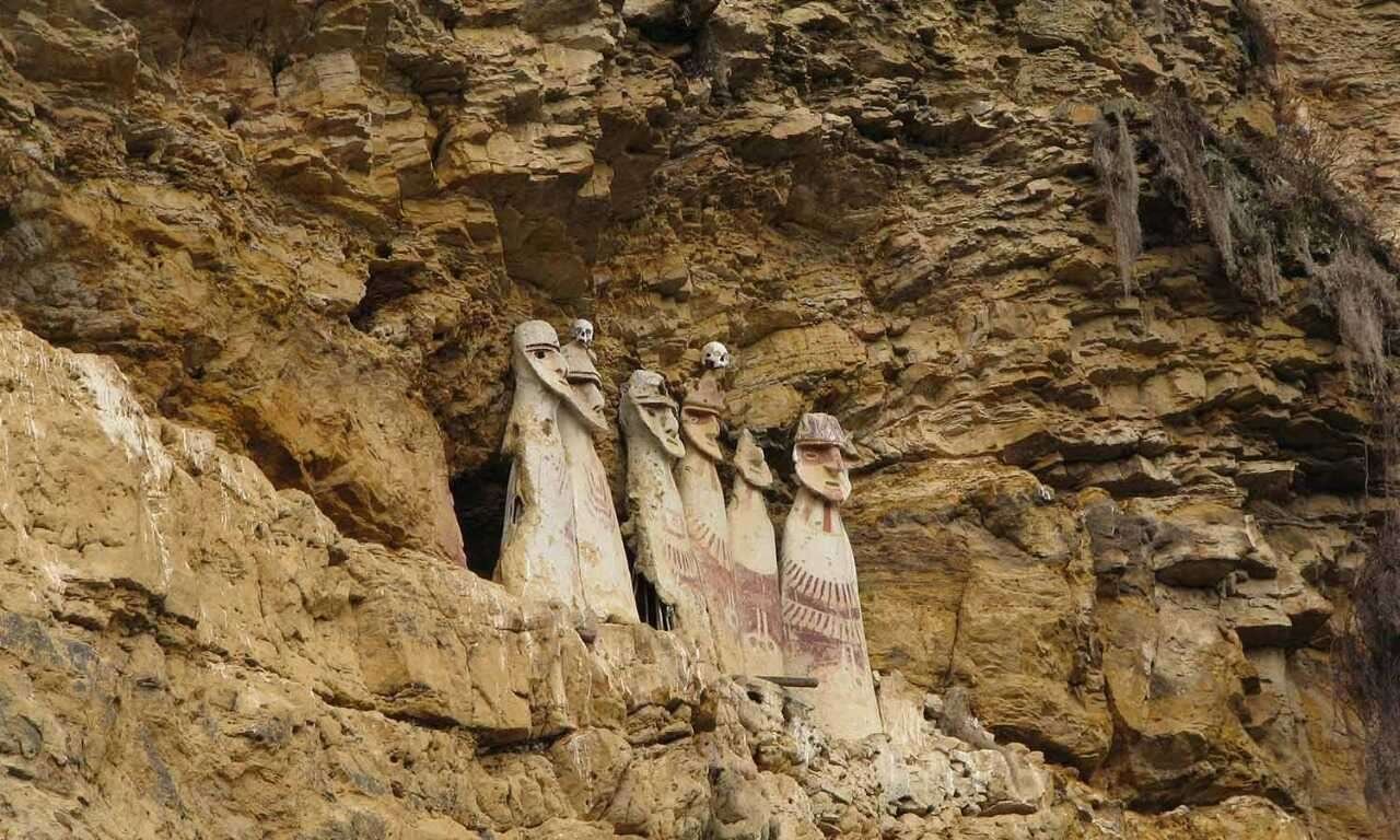 Tour Karajia y Caverna de Quiocta